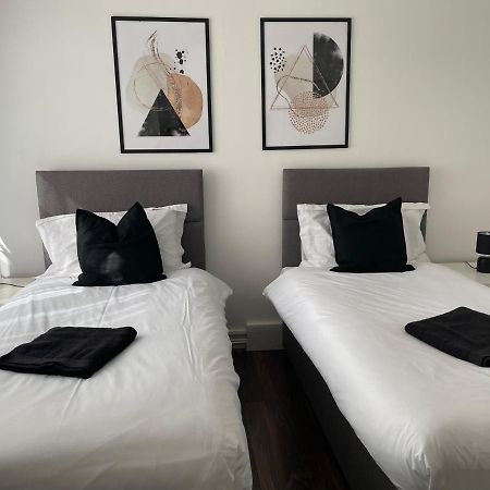 לונדון Lovely 2Bedroom 4Mins From Wimbledon Station מראה חיצוני תמונה