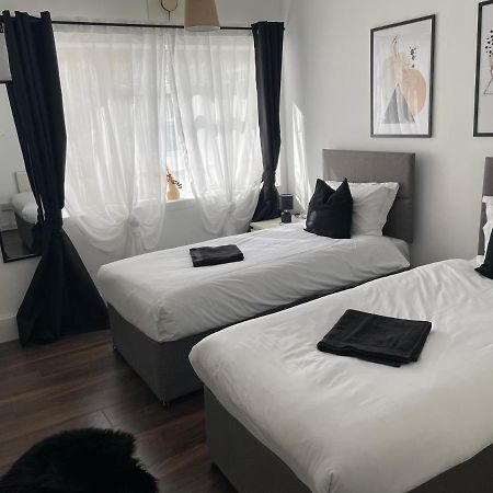 לונדון Lovely 2Bedroom 4Mins From Wimbledon Station מראה חיצוני תמונה