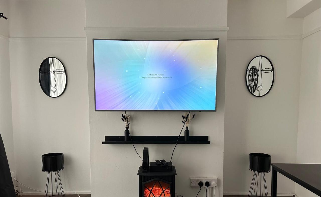 לונדון Lovely 2Bedroom 4Mins From Wimbledon Station מראה חיצוני תמונה