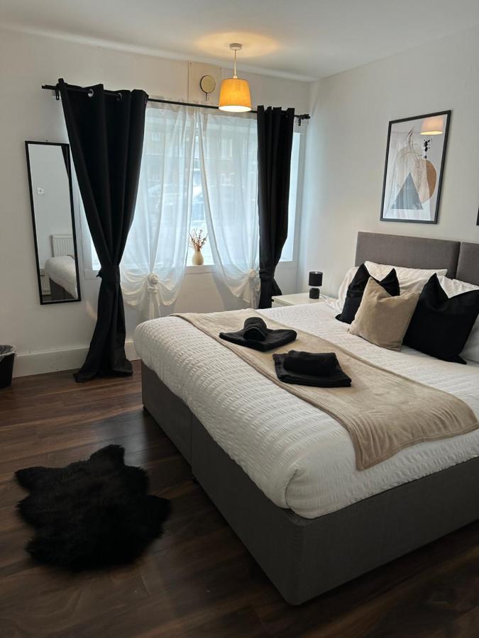 לונדון Lovely 2Bedroom 4Mins From Wimbledon Station מראה חיצוני תמונה