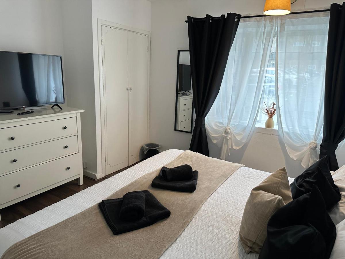 לונדון Lovely 2Bedroom 4Mins From Wimbledon Station מראה חיצוני תמונה