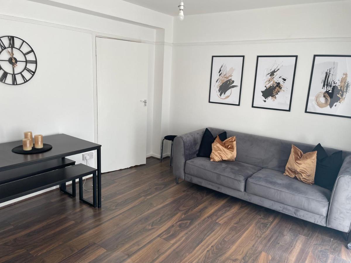 לונדון Lovely 2Bedroom 4Mins From Wimbledon Station מראה חיצוני תמונה