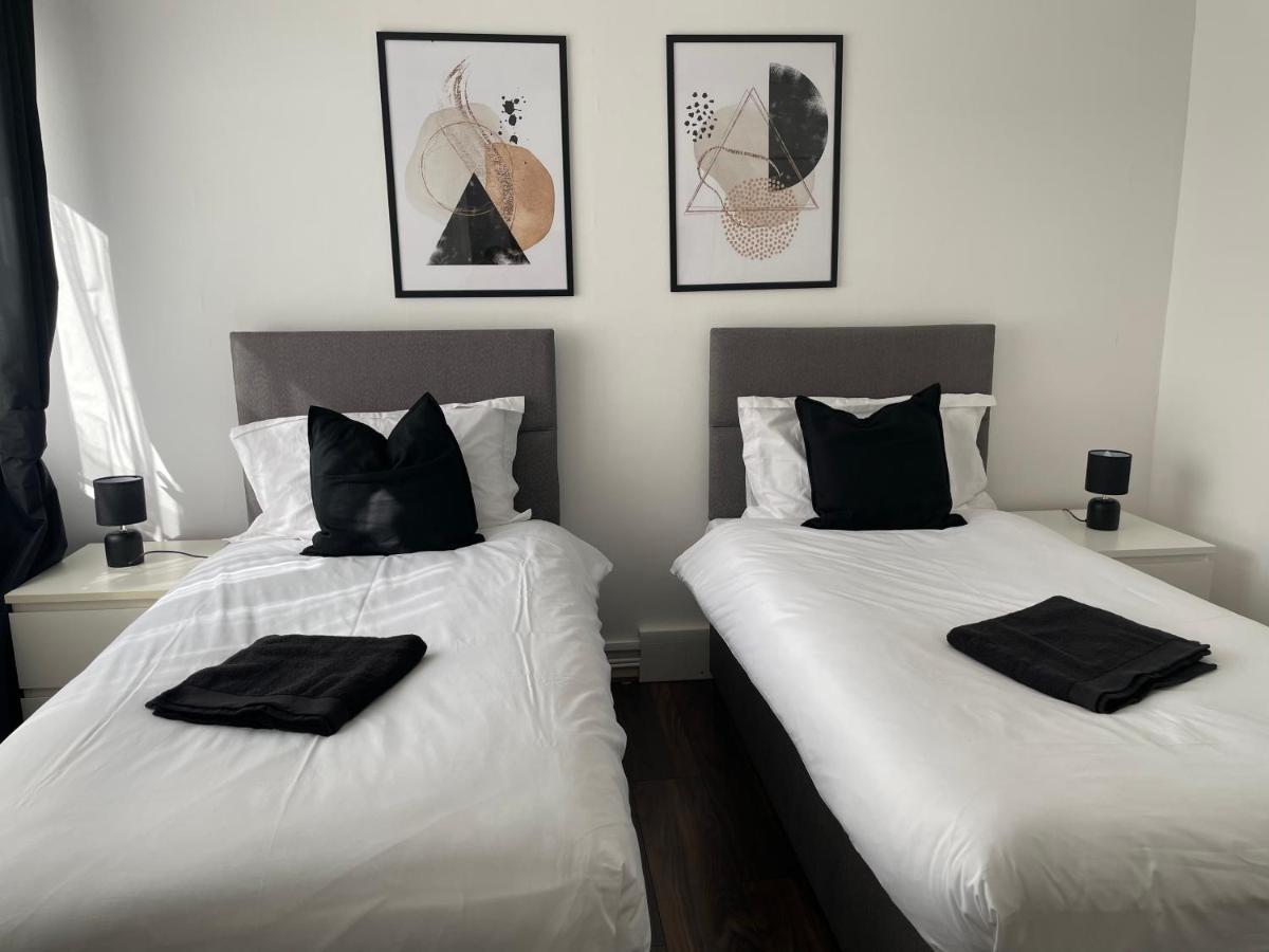 לונדון Lovely 2Bedroom 4Mins From Wimbledon Station מראה חיצוני תמונה