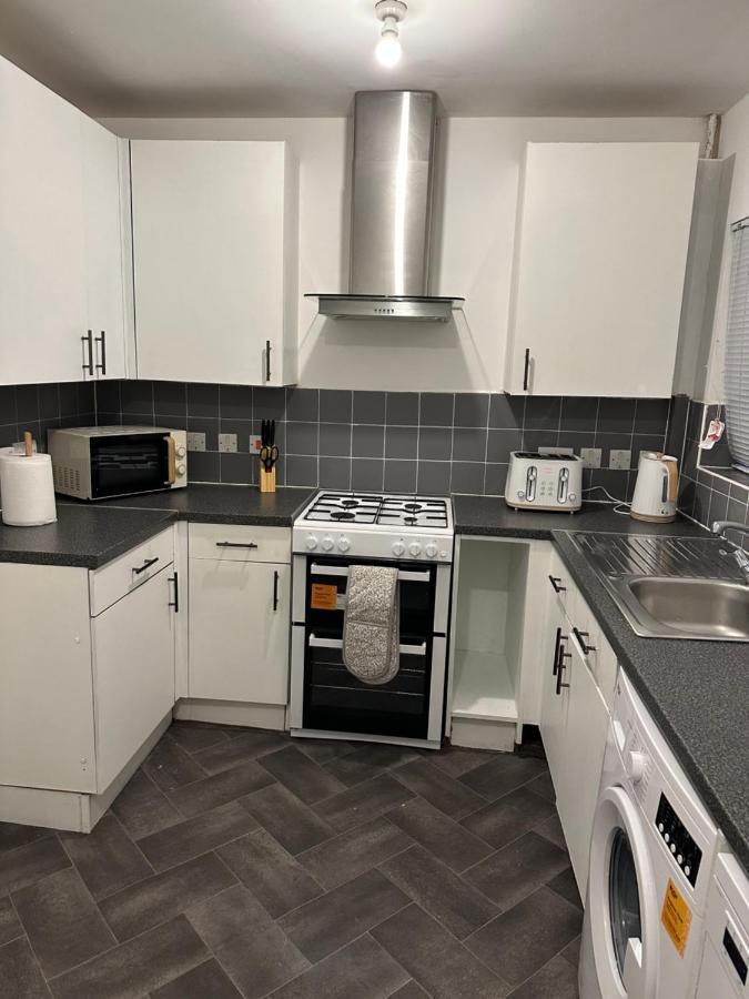 לונדון Lovely 2Bedroom 4Mins From Wimbledon Station מראה חיצוני תמונה