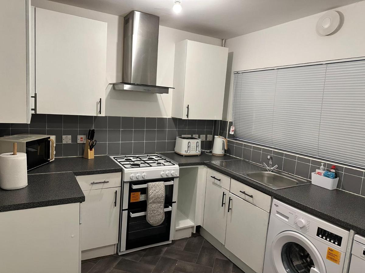 לונדון Lovely 2Bedroom 4Mins From Wimbledon Station מראה חיצוני תמונה