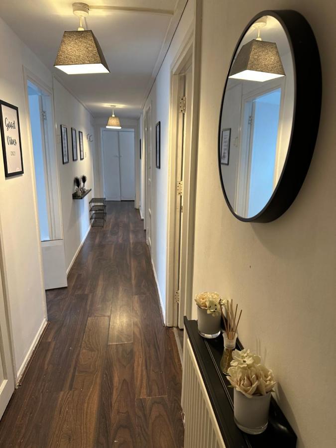 לונדון Lovely 2Bedroom 4Mins From Wimbledon Station מראה חיצוני תמונה