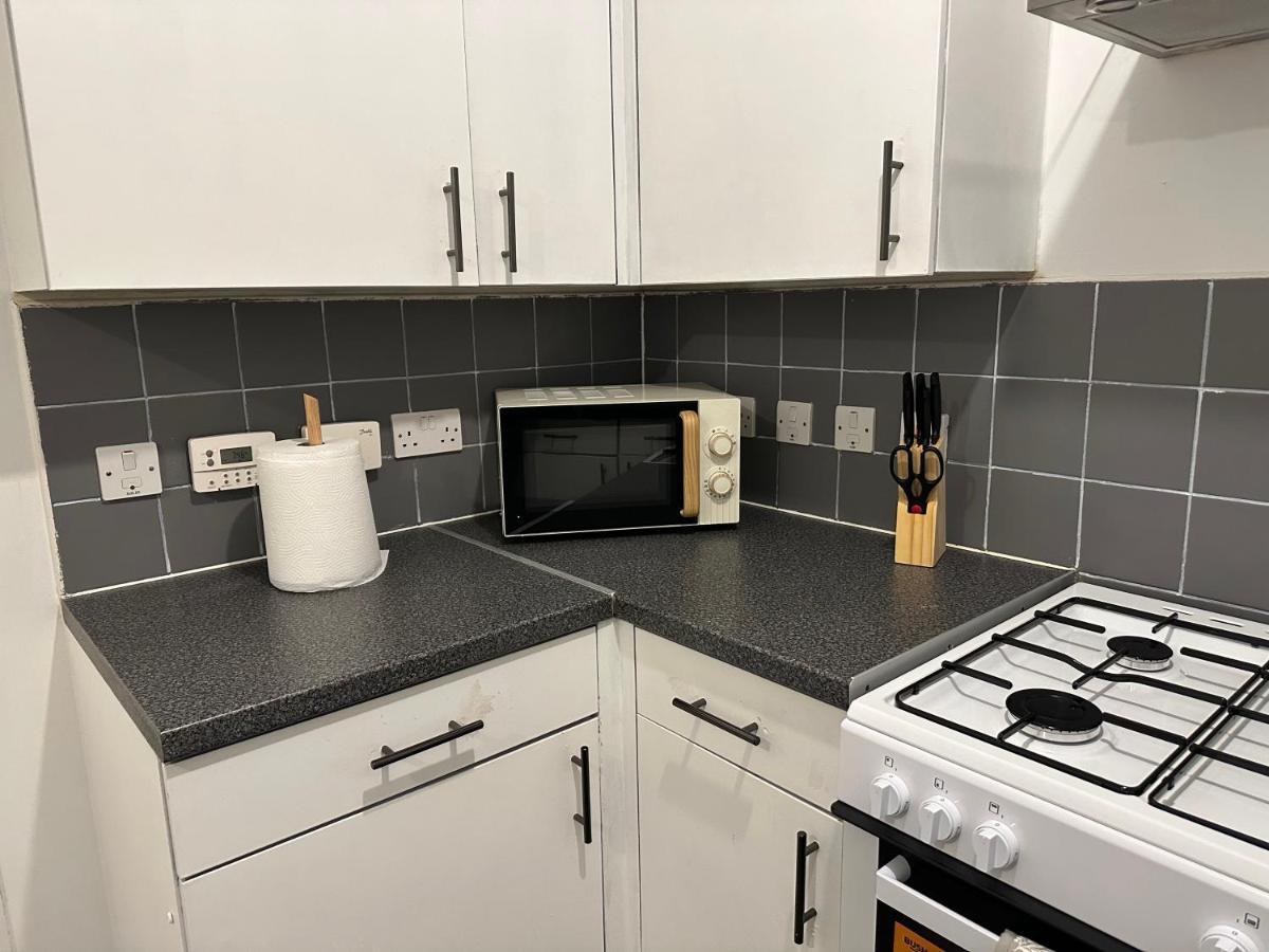 לונדון Lovely 2Bedroom 4Mins From Wimbledon Station מראה חיצוני תמונה