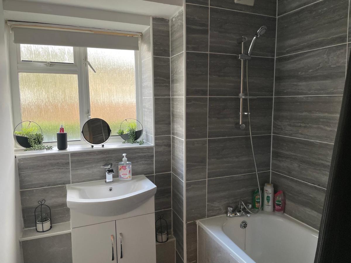 לונדון Lovely 2Bedroom 4Mins From Wimbledon Station מראה חיצוני תמונה