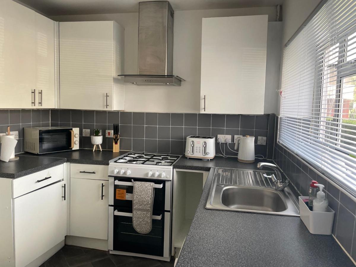 לונדון Lovely 2Bedroom 4Mins From Wimbledon Station מראה חיצוני תמונה